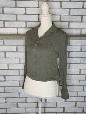 • NWT No Boundaries Junior’s Long Sleeve Button Up Utility Shirt Size XS Green